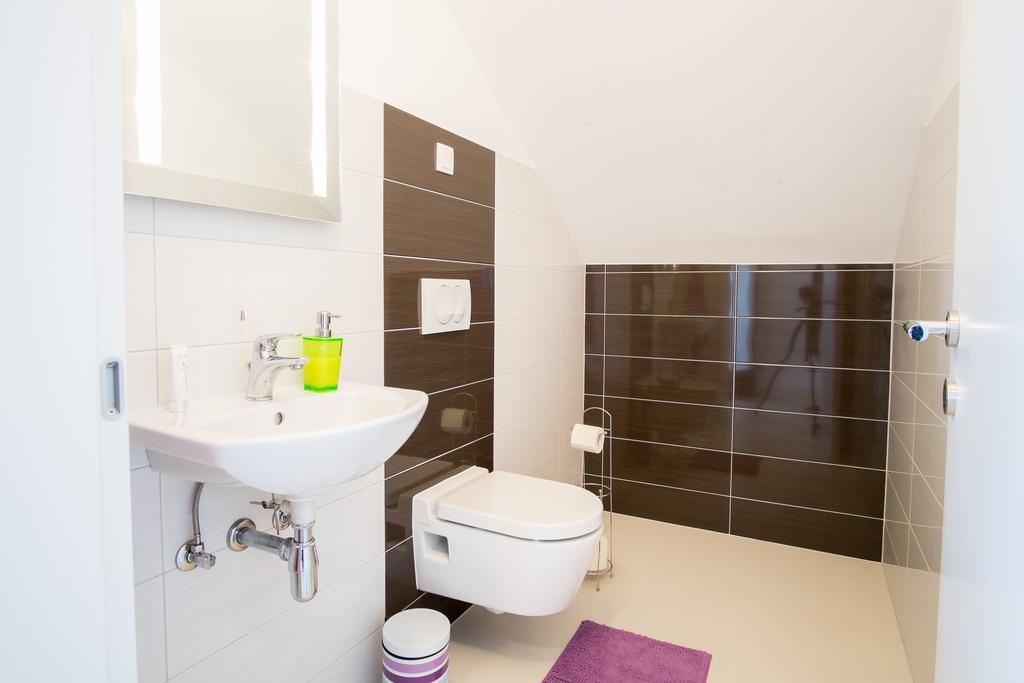 Luxury Spa Apartment Luna Njivice Room photo